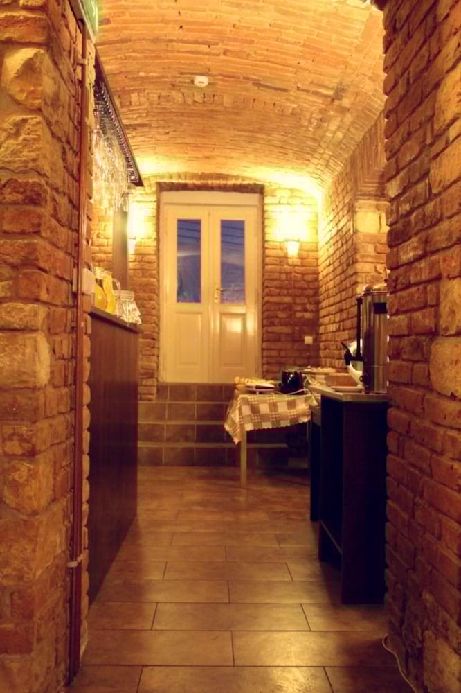 Trevi Hotel 4*