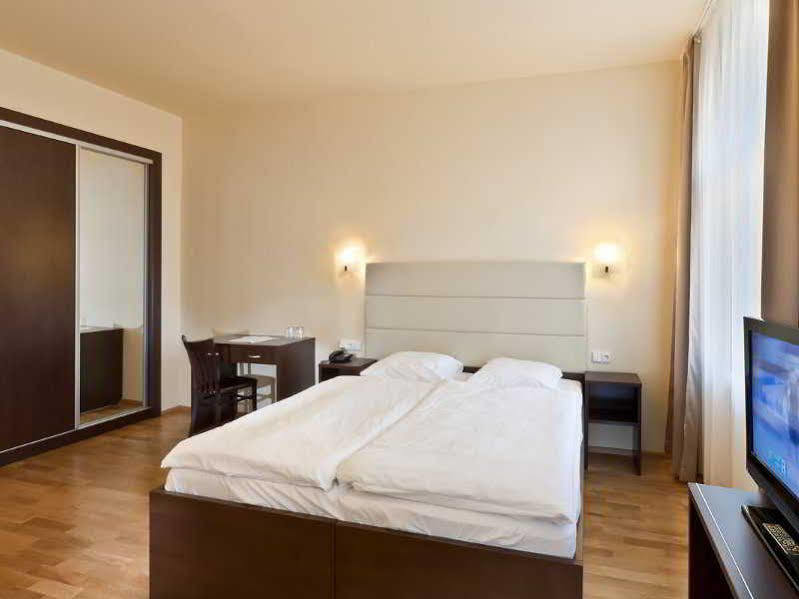 Trevi 4*